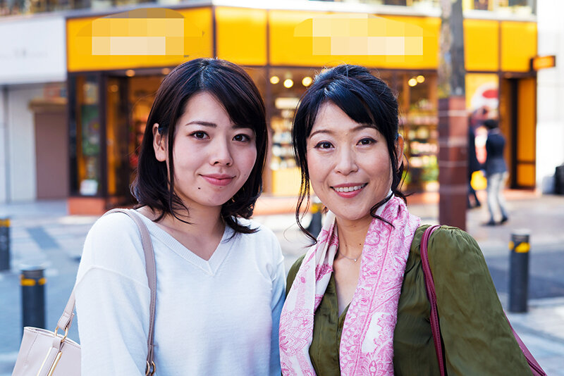 【アウトレット】街角母娘ナンパ!禁断の親子同時ナンパで母と娘に究極羞恥!!16名 画像5