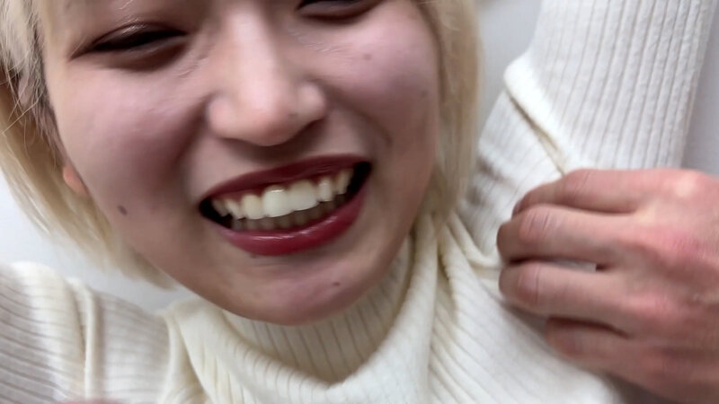 街角で声をかけてくすぐりさせてもらう 美容部員 はるのちゃん 4枚目