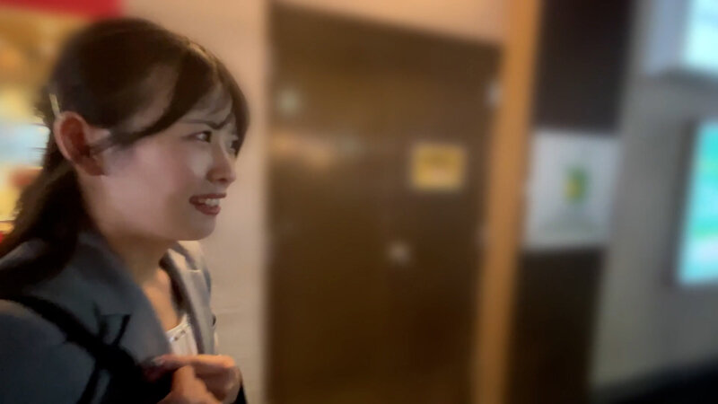 M男が街中で女性に声をかけてキスさせてもらう スレンダーOL あいちゃん 画像1