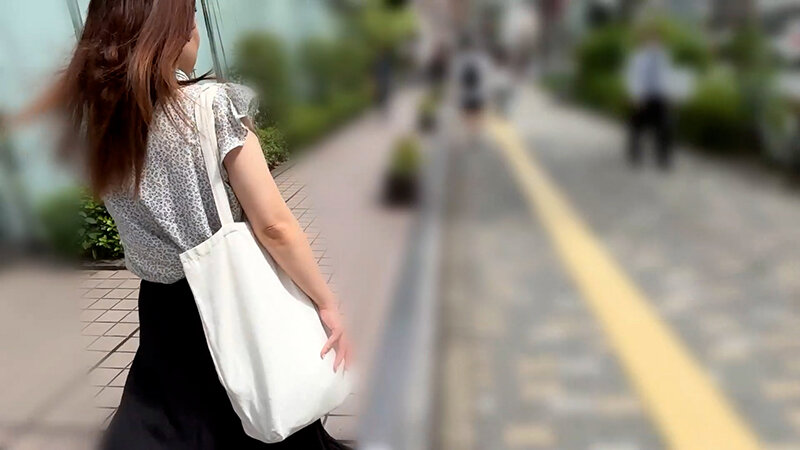 街角で声をかけてパンツの染みを見せてもらう ドラッグストア店員 あいるちゃん 画像1