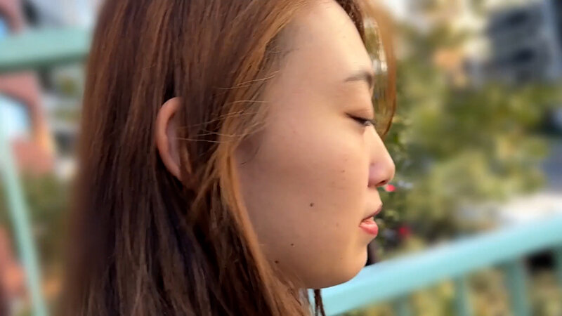 街角で声をかけてパンツの染みを見せてもらう 大学生 ゆゆちゃん 1枚目