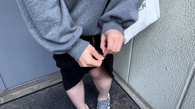 街角で声をかけてパンツの染みを見せてもらう 大学生 ゆゆちゃん 3枚目