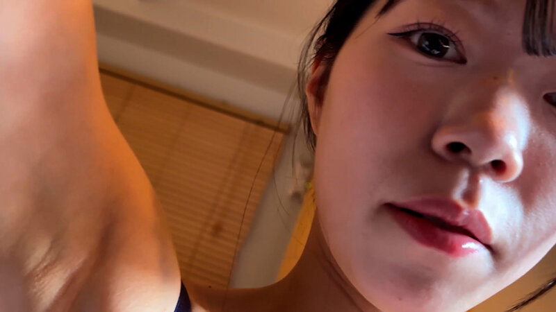 M男が街中で女性に声をかけてワキを舐めさせて貰う 交渉上手な黒髪ギャル かなちゃん_17