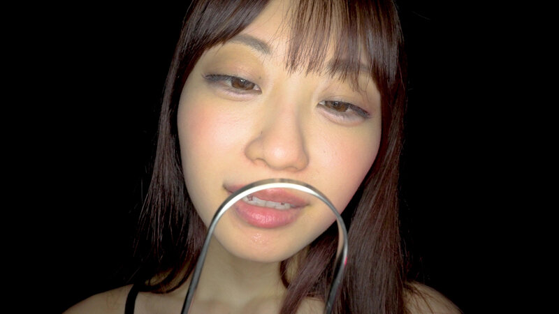 【個人撮影】笠木いちかの口内観察 舌を磨いて指しゃぶって開口器で口内見せながら喜悦（よが）る 画像12