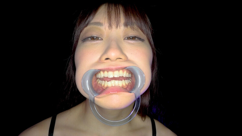 【個人撮影】笠木いちかの口内観察 舌を磨いて指しゃぶって開口器で口内見せながら喜悦（よが）る 画像20