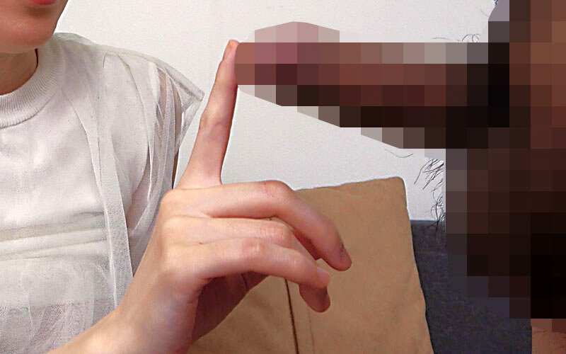 欲情した人妻が頬を赤らめ見惚れる男のオナニー 美人妻センズリ鑑賞会 画像13