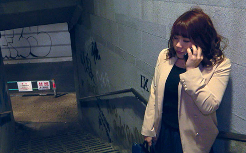 終電までには帰れるよね?飲みすぎちゃった主婦連れ込みナンパSEX 3 画像1