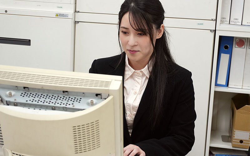 「ダメです…部長っ」勤務中に押し倒され、涙目絶頂。何度も中出しされ快楽堕ちした女部下の壊れていく居場所 十川ありさ 画像1