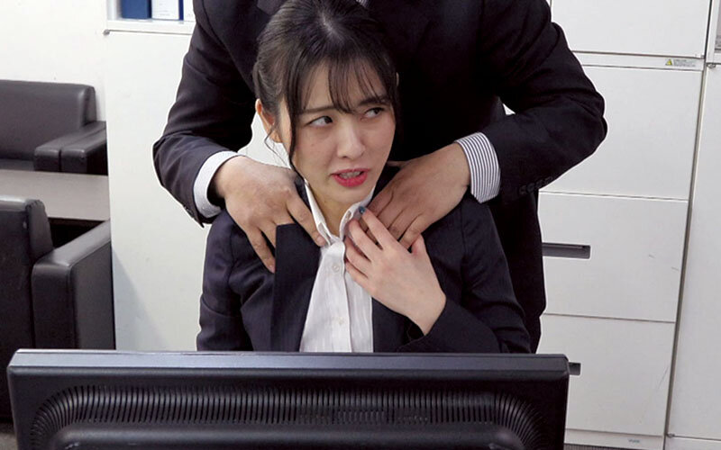 社内で課長に毎日セクハラ痴●され絶頂…抗っていたはずの快感が忘れられず自らデカ尻で誘惑し中出し懇願するアラサーOL 祈山愛 画像5