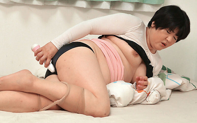 母が息子の部屋でモヤモヤして悶絶絶頂オナニー 画像7