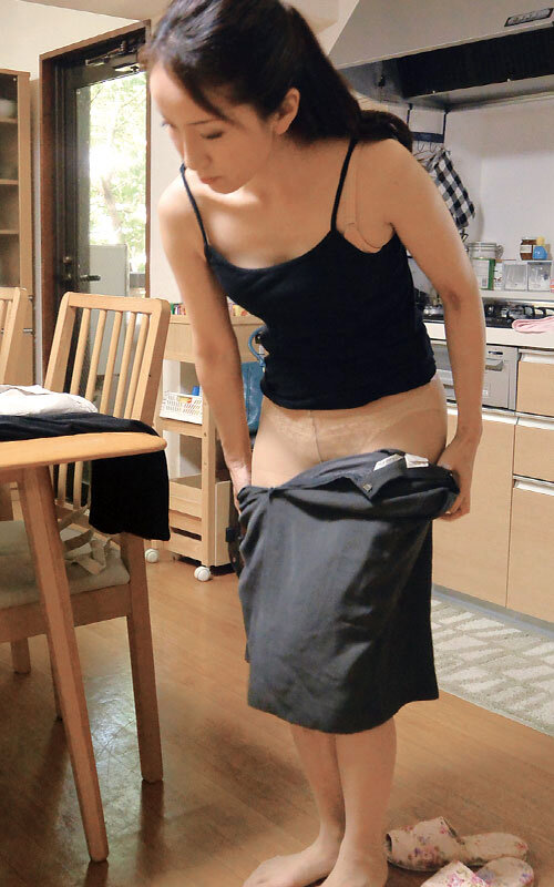 五十路義母 痩せガリガリ貧乳美熟女な嫁の母 180分 画像18