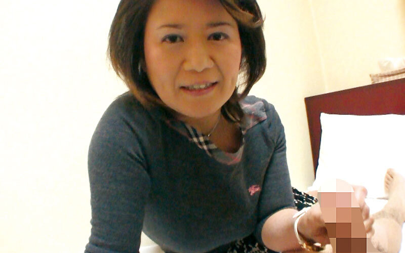 美熟女手コキ唾液フェラ搾りザーメン発射 2枚組 13枚目