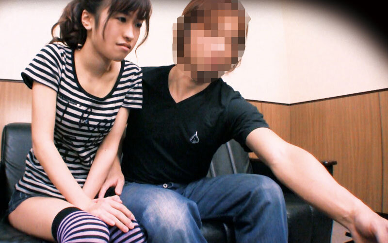 本物素人の美人奥さんと2人っきりで個室AV鑑賞 2枚組 画像5