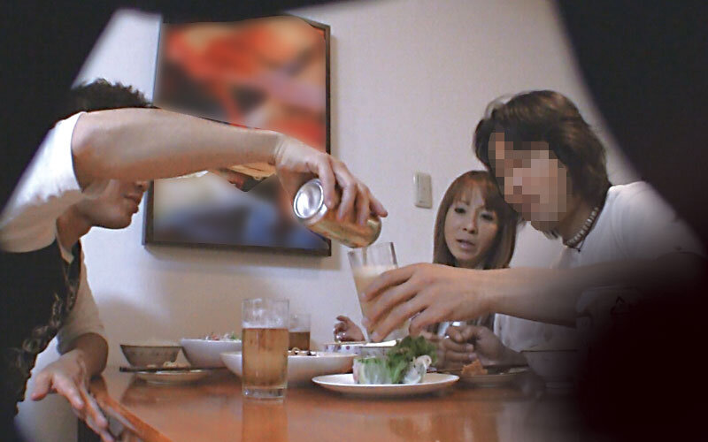 寝取られ義母さん隠し撮り投稿 義理の息子の若い勃起ペ●スを咥えてヤラれてしまう!?6家族2枚組 画像13