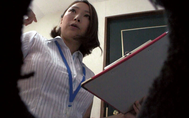 不動産レディにチ○ポ出してヌキ依頼してみたら、どこまでヤレル!? 3枚目