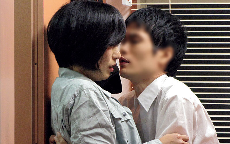 掃除婦のおばさんにチ○ポ出してヌキ依頼してみたら、どこまでヤレル!? 4枚目