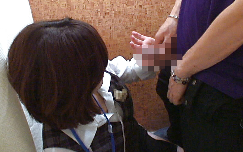 紳士服店の試着室でチ○ポ出して美人店員に裾上げ依頼 画像7