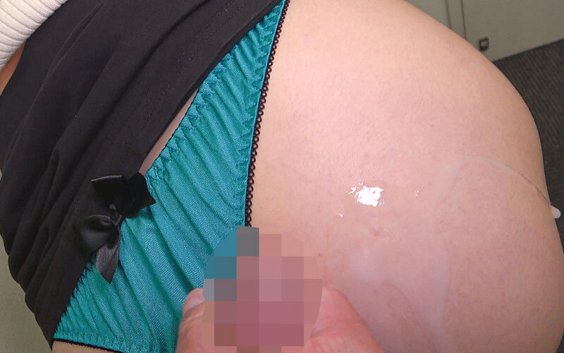 完全主観 「ほら、ワタシをおかずにして…目の前でシコって見せて…」美熟女に見つめられながら射精する快感2 19枚目