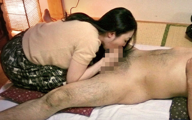 本番NGの美熟女専門ヘルスで生挿入れ本番交渉！！ 画像5