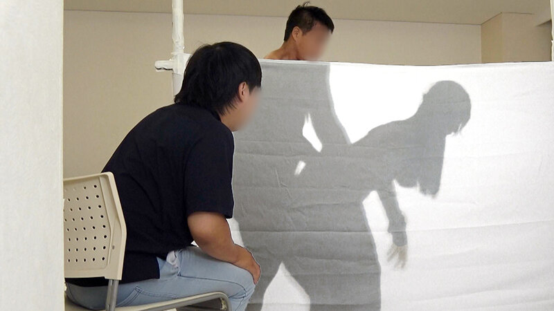 激熱カップルと影絵で遊ぼう！ドキドキNTR早着替えシルエットクイズ！ 女子大生彼女のコスプレを彼氏は正解する事ができるのか！？ 失敗したらデカチン即ハメ連続SEX！ 画像13