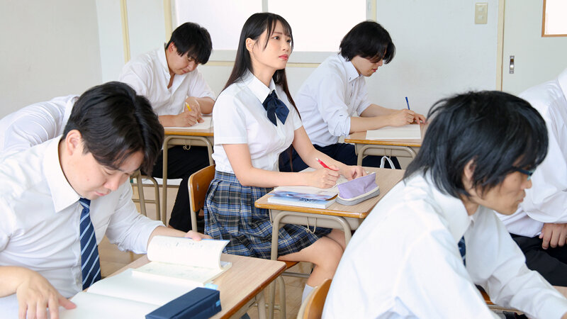 気になるあの子は、自ら望んで男子部員の性処理をする変態ド M マネージャーだった 月野江すい 2枚目