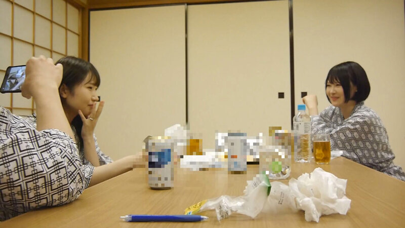 温泉宿の夜。集団のみ会、一人消え、二人消え、残された4人!スマホから流出、素人男女がそうなっていく瞬間。じっくり乱交がグッときます! 画像1