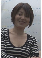 タイニーなアソコを持つスレンダー奥様は娘の前でも電マでイっちゃう！
