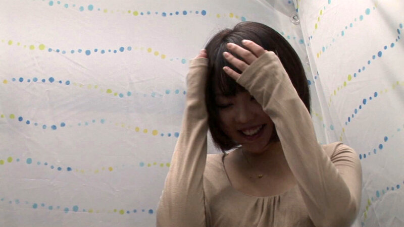 娘のデリヘルプレイを見て興奮した奥様をホテルに誘い生ハメSEX！ 画像17