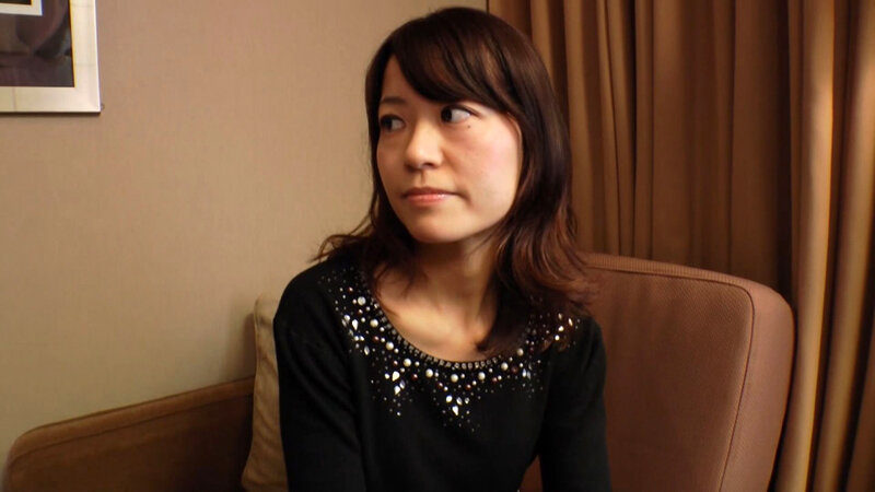 【流出映像】某大手航空会社での国際線乗務の人妻CAさんの一度だけの浮気AV出演。旦那は同航空会社勤務の重役で、ダブル不倫疑惑中だという。奥様の人生をかけた浮気動画 1枚目