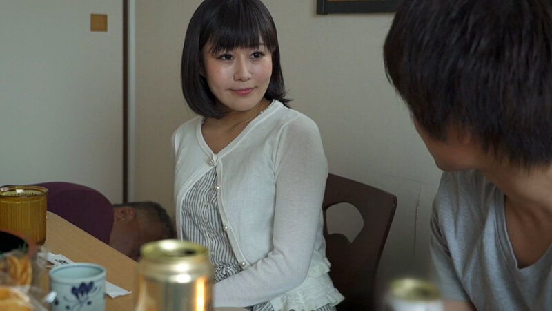 イビキをかいてる父親の横で義母とムスコは燃え上がる！声を我慢してイキまくる新妻 サンプル画像 1