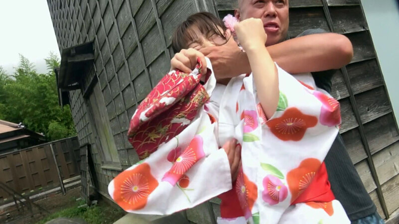 花の髪どめが似合う浴衣美女とヤリたい!本能のまま行動せよ! 画像1