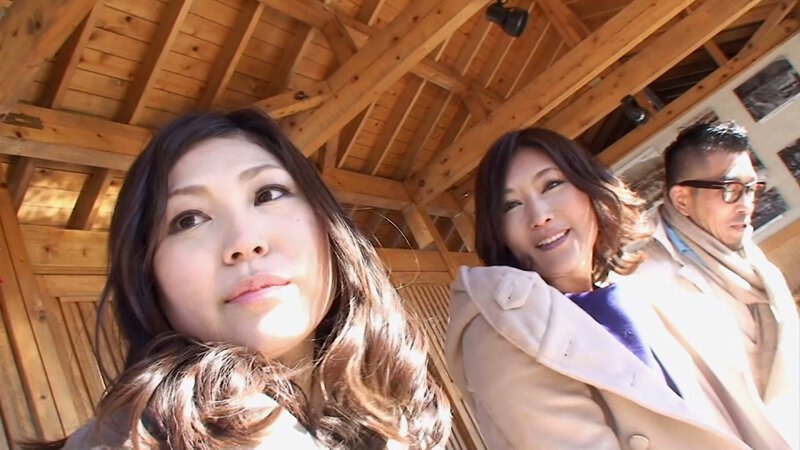 色白巨乳奥様はご奉仕好き！人妻旅先ナンパ！ 画像1