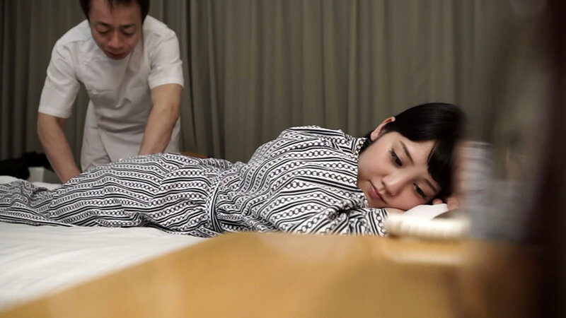 エロマッサージ師のテクに延長希望!激しく感じるモデル妻! 画像1