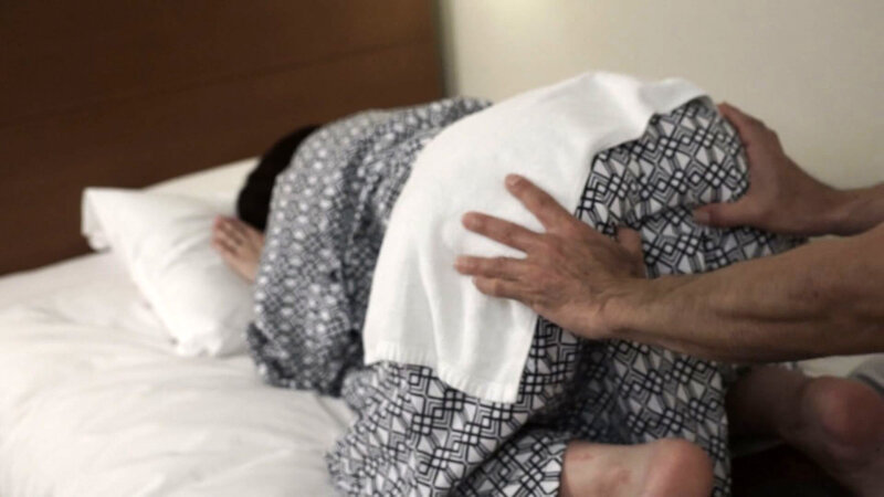 エロマッサージ師の罠！ねっとりとした攻めに下半身を重点的に延長希望！ 画像3