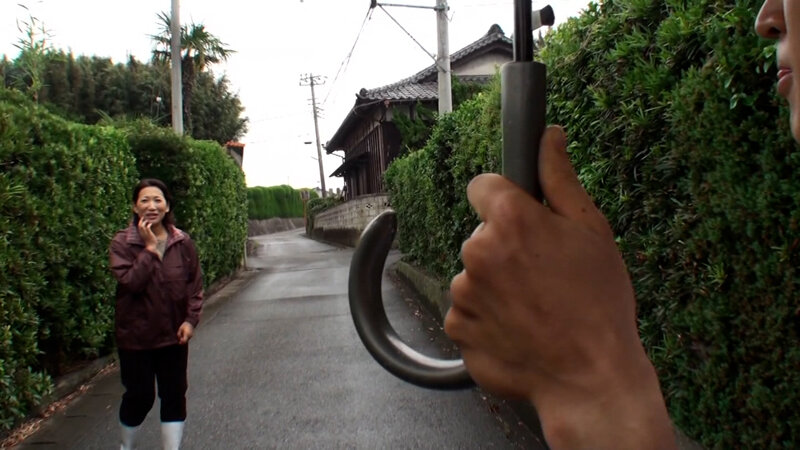 家族に内緒でAV出演する田舎の五十路熟女!欲求不満が募り経営するペンションにAV男優を呼んで中出しSEX! 1枚目