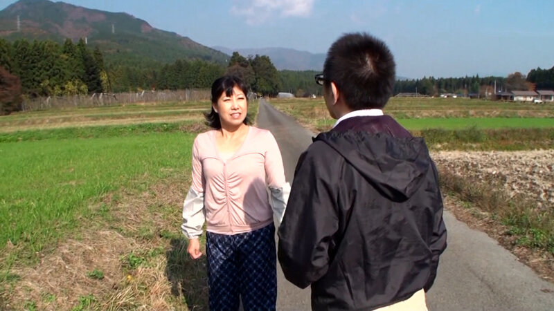 農家で働くお母さん！田舎で見つけた熟女をナンパしてオンナの悦びを呼び覚ますなし崩しの中出しSEX！ 画像1