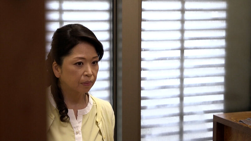 娘夫婦の熱いSEXを目撃してしまった義母は耐えかねてオナニーに耽っていると…「欲求不満なら僕が満たしてあげますよ」娘婿と美しき義母との禁断のSEX 1枚目