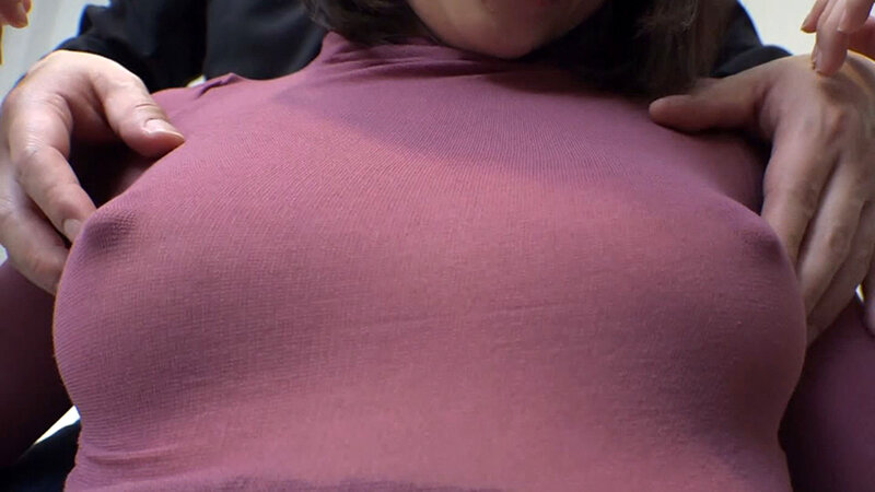 私、エッチについて貪欲だと思ってます。普段ワタシはこんな服で浮気相手を探しています。見かけたら声かけてください。不倫候補登録待ってます！