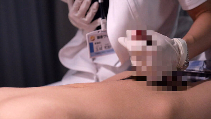 夜勤主任看護師、個室逆ナンパ 尿瓶で尿処理はOKのサイン! 画像4