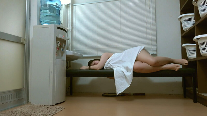 狙われたサークル合宿!マシュマロボディのテニサー女に忍び寄る魔の手 4枚目