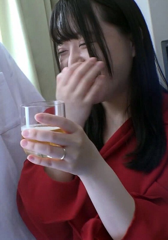 秋田から観光で東京に来てナンパされた奥様。完全に休日の不倫を楽しむモードへ！最近パイパンにしたことは旦那は知らない！