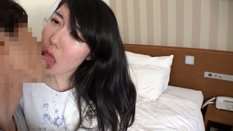 ナンパ待ちしていた真性ドM奥様。フル勃起乳首を引っ張ると恥ずかしさもブッ飛び快楽堕ち! 画像3