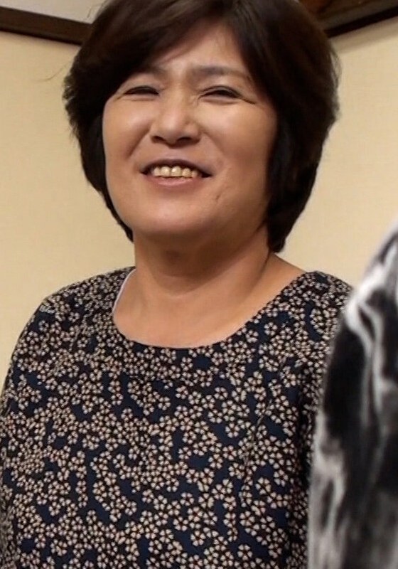 田舎の人情熱い熟女に夕飯をご馳走になりお礼に性感マッサージ！久々の男性の愛撫にその気になる素朴な熟女に中出しSEX！