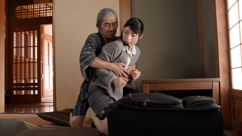 転職先の社長から役員を任命された美熟女の代償は…。白い肌の巨乳を麻縄で赤く染め、アブノーマルな甘美な快感にハマる美熟女！ 画像1