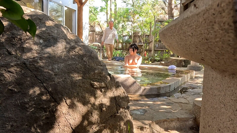 夫の実家の旅館を訪れた若妻。義父の激しくアブノーマルな責めに経験したことのない快感を感じドMな性癖を開花させてしまう！ 画像2