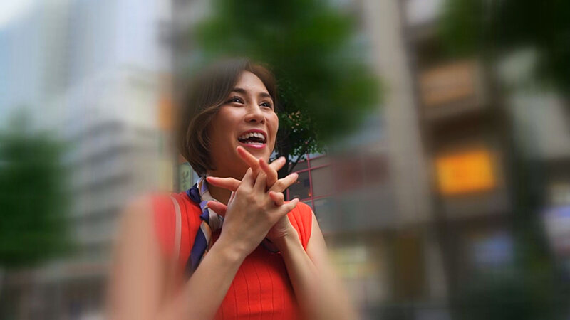 「あぁ、ダメ!」電マを当てられ甘い声を漏らす欲求不満の元CAセレブ妻! 画像1