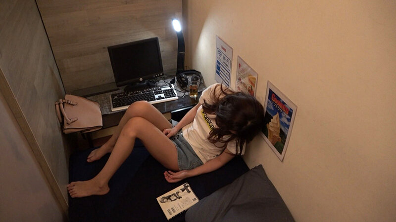 狙われたスレンダー美人!意識がない女性に漫喫個室で行われる凶行! h_1724a193b00007 即ヌキ サンプル画像2
