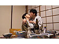 娘夫婦の久しぶりの帰省。誘う美し過ぎる義母と妻の傍で激ピスSEX！ 画像2