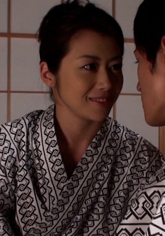 浴衣姿がエロティシズム溢れるスレンダーボディの美熟女さんのぷっくり乳首を責め立て快楽快感絶頂SEX！