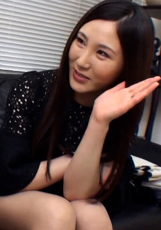 結婚半年の新婚さんだけどお付き合い期間が長かったのですでにレスの若妻さんの目の前でセンズリしてみた！興奮した若妻さんは他人チ○ポにしゃぶりつき快楽堕ち！